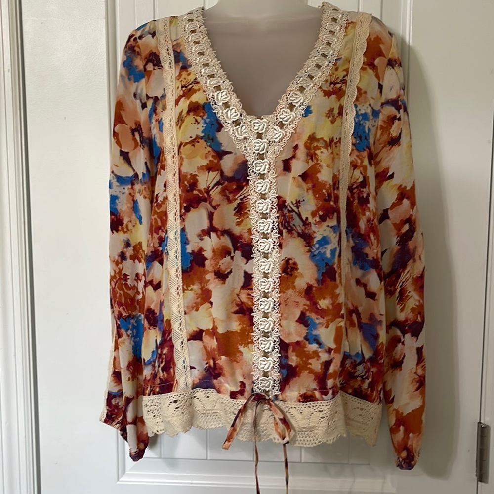 Petticoat Alley Orange Floral Top. Size Medium.